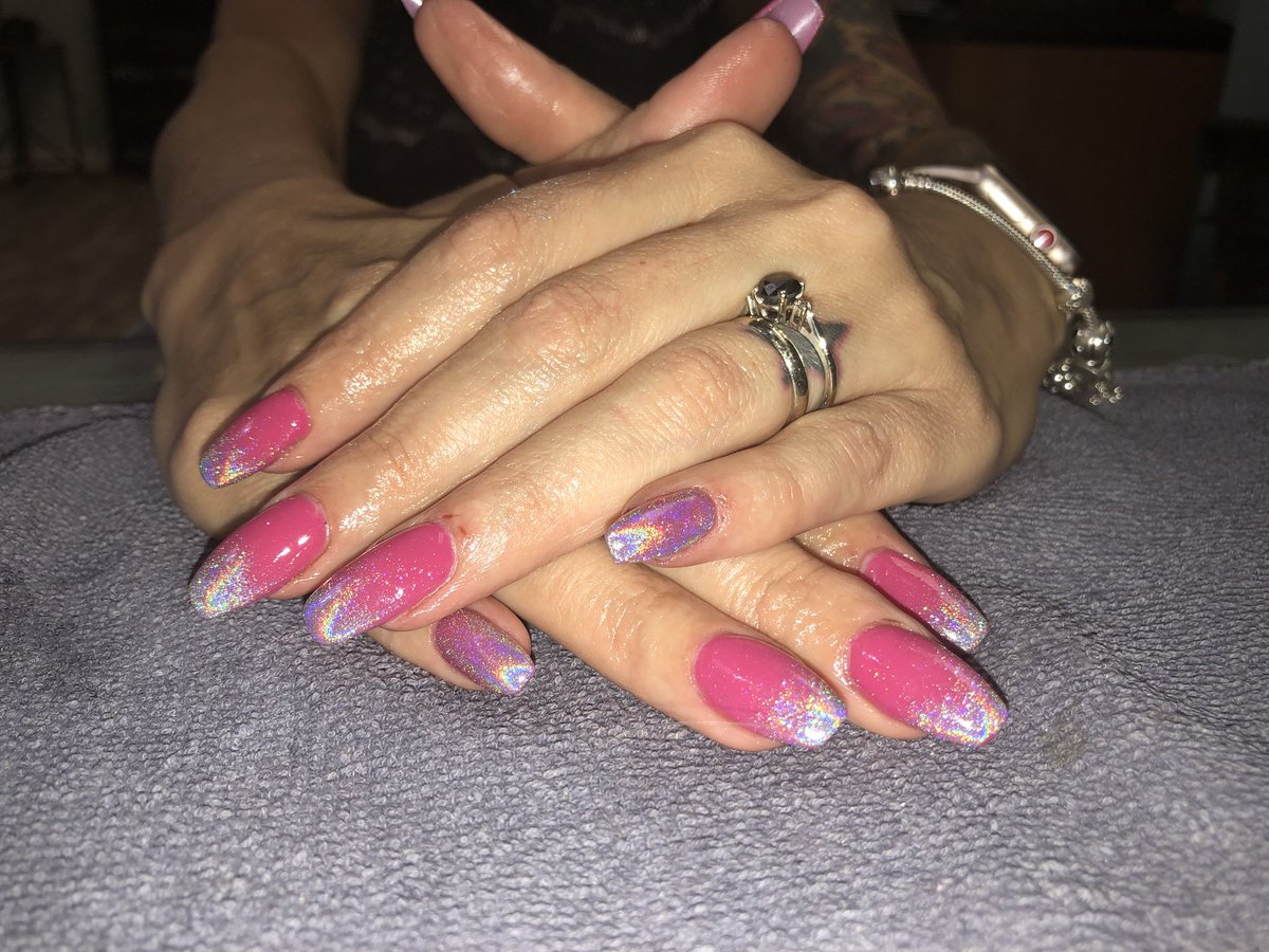 Jenscolorbar's tweet image. Beautiful pink nails with holographic ombré by Kylieh! Want to book an appointment? Give us a call at (603)366-2700 #pinknails #opi #opipowderperfection #opidip #loveyournails #holographicnails