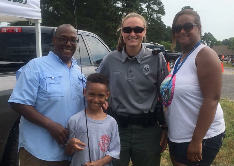 dakotafarms's tweet photo. The Hulsey Fish Hatchery Derby in Hot Springs, great turn out and lots of fun! Officer Williams, McBride, Sanders and AGFC’s one and only Clint “The DJ” Coleman!! #FishArkansas #FishNatural #GetAkidInvolvedInTheOutdoors @ARGameandFish https://t.co/JCSbVA34mW