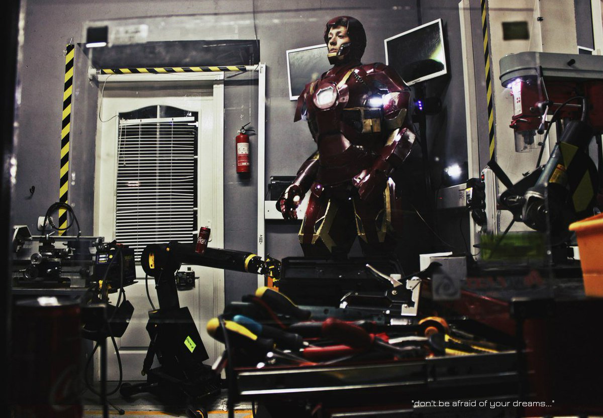 _Red_Maks_'s tweet photo. @RobertDowneyJr @MarvelStudios Dear @RobertDowneyJr  I need your help!  I'm your big fan and creating real "toys" of Tony. But people... -they don't believe in me ...
It'll be an honor for me have talk directly and get your feedback on my works... please... https://t.co/nYHDN92RN7