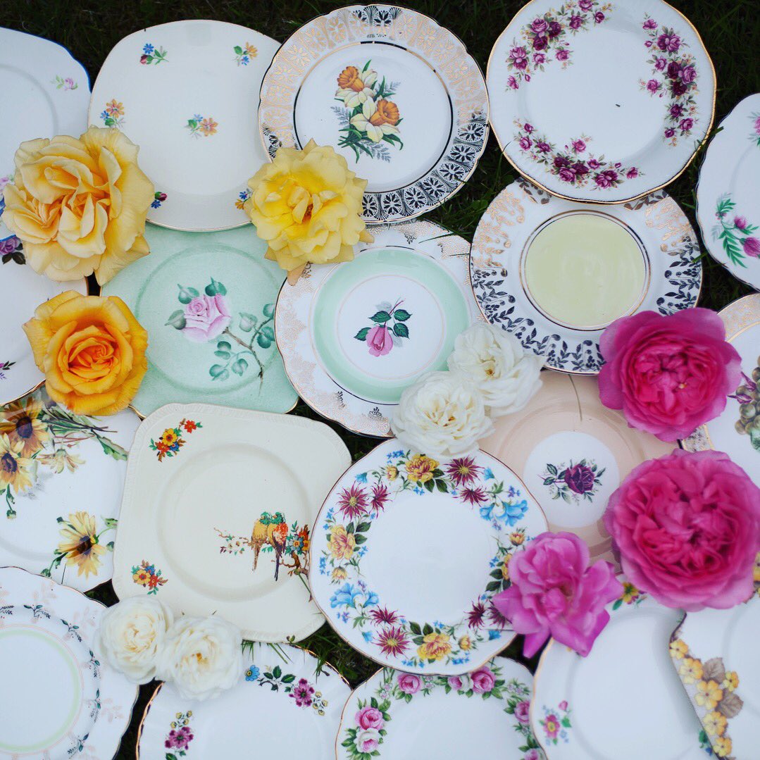 BigVintageTPot's tweet photo. Such beautiful designs on these tea plates ❤️
#teaplate #vintage #flowers #vintagecollection #vintagechina #vintagecrockery #vintagehire #vintagerentals #afternoontea #hightea #teaparty https://t.co/6gqtICcN0s