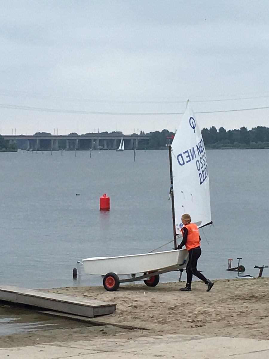 mbsailingpage's tweet photo. Gister weer een mooie trainingsdag, #leerdoel starten. #NED2220 #sailing #muiderzand #medemblik https://t.co/SfQVNlyzRU