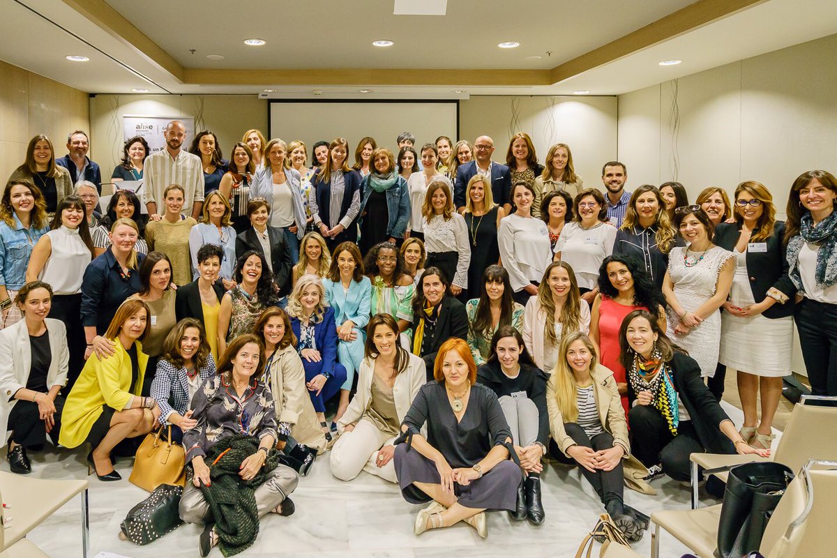 Hace dos semanas un buen número de profesionsles del #homestaging nos reunimos en la 2a Convención organizada por la <a href="/AHSEspana/">AHSE</a>. <a href="/lafotobelle/">La foto belle</a> cubrió el acto con su cámara