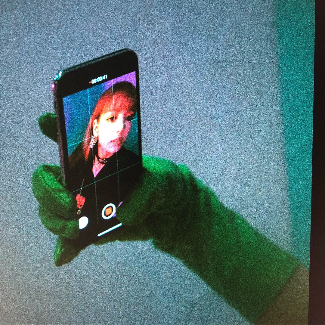 BlackPinkeuSQ's tweet photo. [180610/IG] fromyg update: #블랙핑크 #BLACKPINK #LISA #리사 #자켓사진셀렉중 #무보정컷 #음악이좋은건이유가없다

#Selecting_EP_Cover #No_Photoshop #There_Is_No_Explanation_For_Great_Music #One_Year_of_Preparation #YG_4th_Batter #YG https://t.co/lBLfcE3GFQ