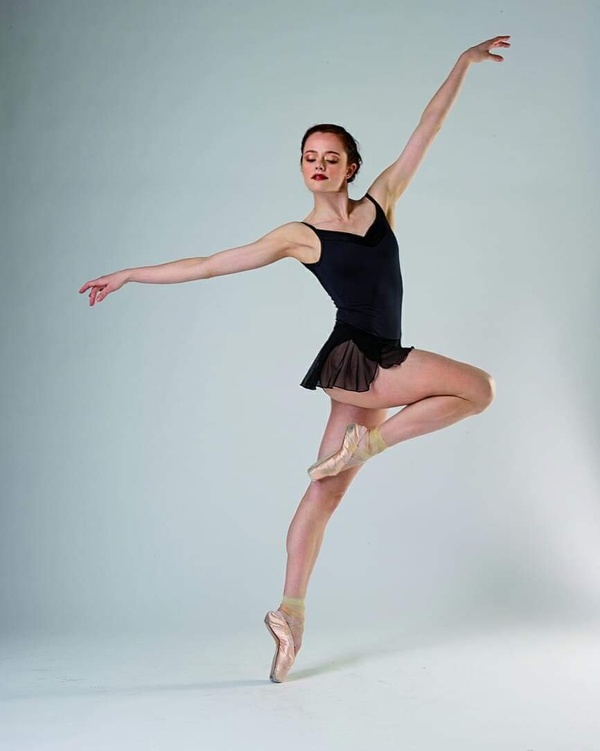 BalletOBordeaux's tweet photo. En couverture de catalogue pour deux marques spécialisées dans les vêtements de danse, notre Première Danseuse #DianeLeFloch pour @dancedirect et #AliceLeloup pour #Vicard !
#ONBBallet https://t.co/JWlKmx4HR1
