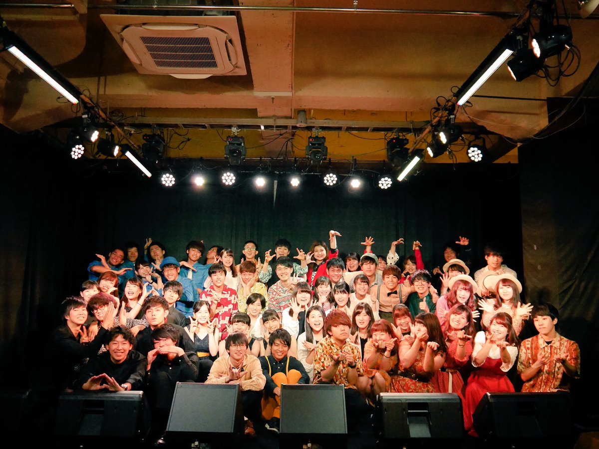 MagicQuartet304's tweet photo. 先日、ほーりーさん主催2回生同期ライブ｢Wake Up!｣に出演させて頂きました👒同期のバンドの演奏がたくさん聴けて、すごく素敵なライブでした😳💕私たちマジカルもとっても楽しめた1日となりました✨来てくださった皆さん、差し入れもたくさんありがとうございました😌🍭💫 https://t.co/sfUXO02iyz