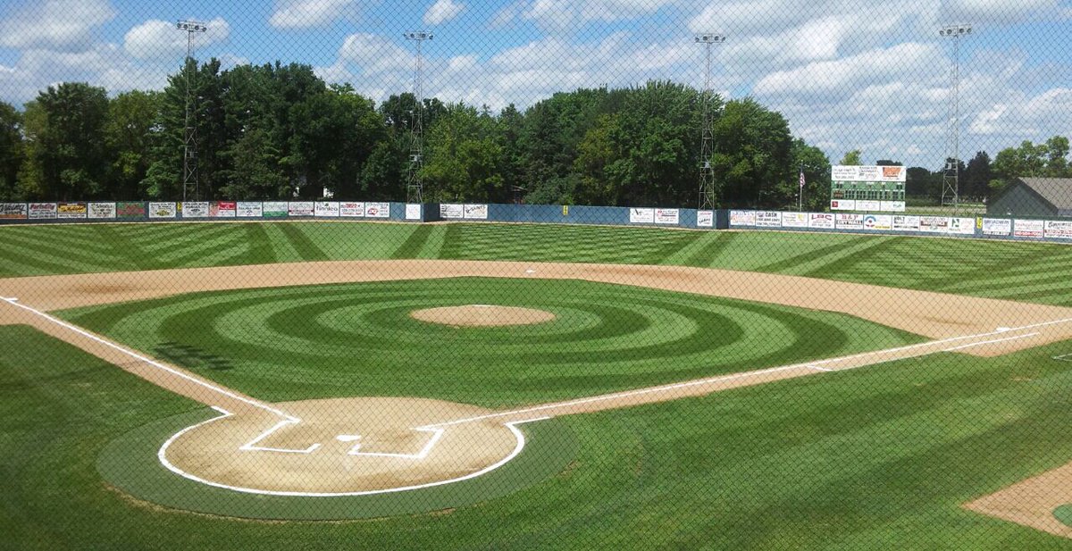 ColeFlick21's tweet image. I goof around with mowing patterns, but there is something very satisfying about the clean simple lines cut today.