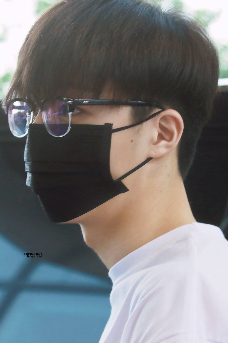 ChenLinongTeam's tweet photo. 180611 | #ChenLiNong @ Nanjing Airport departure ✈ Beijing

Cr. | AutumnalEquinox | 

#THXwithLOVEinNanjing
#ChenLinong @n30201 #NINE
#陈立农 #Ninepercent #陈立農 #百分之九少年 @NINEPERCENT_IC #百分之九 https://t.co/hEJjfUuotz