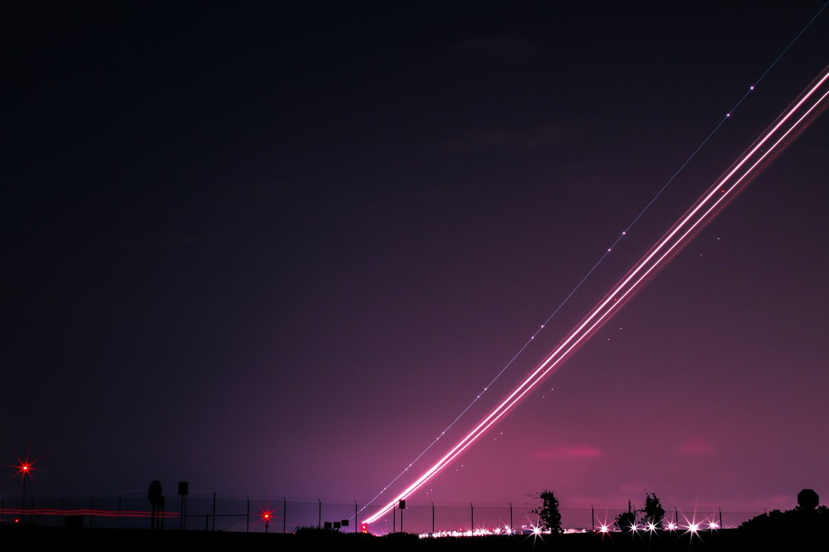 Tavietavie's tweet photo. Long exposures I took of  airplanes taking off. ✈️ https://t.co/lPL9rYLExl