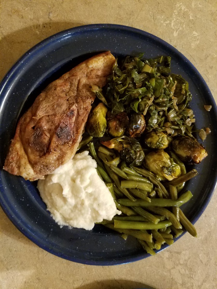 CoachCarolynLif's tweet photo. #Sale Lamb chops, Brussels sprouts, and garlic on the #Grill, baked green beans,stir fried collards, and mashed cauliflower. #LowCarb #HighNutrient #CoachCarolyn #Healthy https://t.co/nGf856hw5r