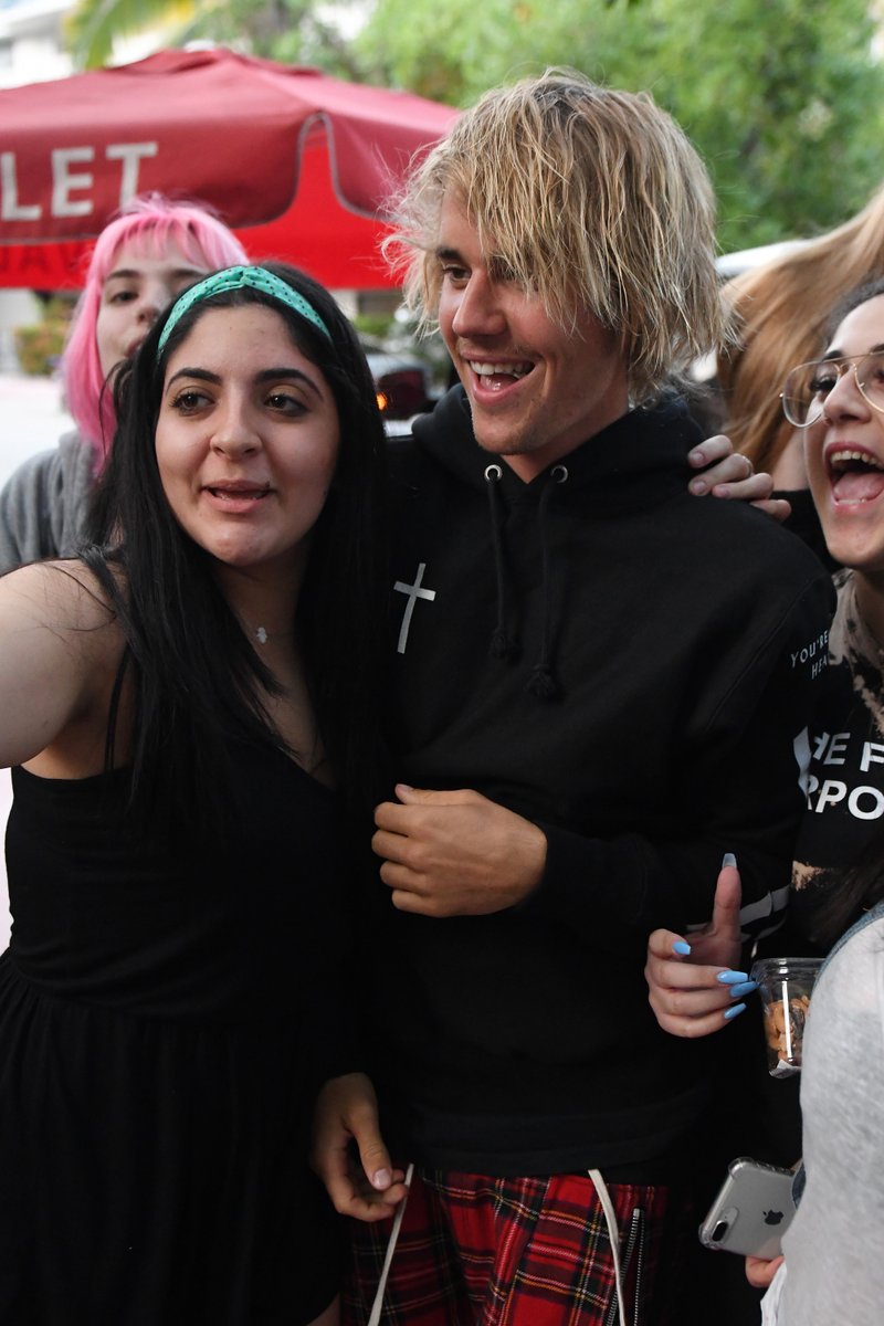 archivesbiebs's tweet photo. his smile is so precious https://t.co/W6ZRKP1GwK