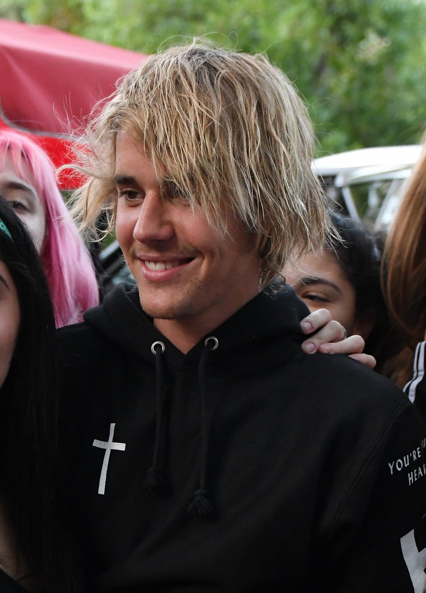 archivesbiebs's tweet photo. his smile is so precious https://t.co/W6ZRKP1GwK