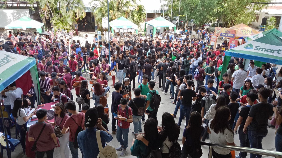 PaftPsi's tweet photo. The University of Science and Technology of Southern Philippines Welcome the Frosh with a WOW 🎉🎉 performance by USTP talents 😂😵😱

#wow2k18
#CSM2k18
#PaftPsiYAHAN https://t.co/YDXPN9sWK5