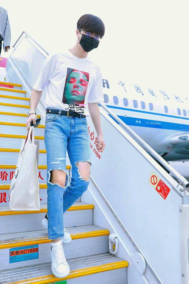 ChenLinongTeam's tweet photo. 180611 | #CHENLINONG @ PEK arrival Back from Nanjing.

Cr.農農的超級農場 

#ChenLinong @n30201 #NINE
#陈立农 #Ninepercent #陈立農 #百分之九少年 @NINEPERCENT_IC #百分之九 https://t.co/KKH3l4CrdL