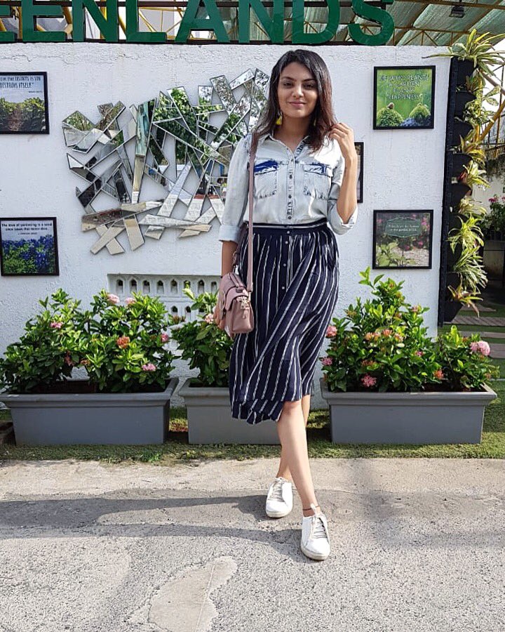 divishaiyer's tweet photo. @shoppersstop Who says work wear has to be boring. Out of so many ways to beat your weekday woes, denim surely tops my list. #MyDenimStory @shoppersstop https://t.co/oAHmnjbkFh