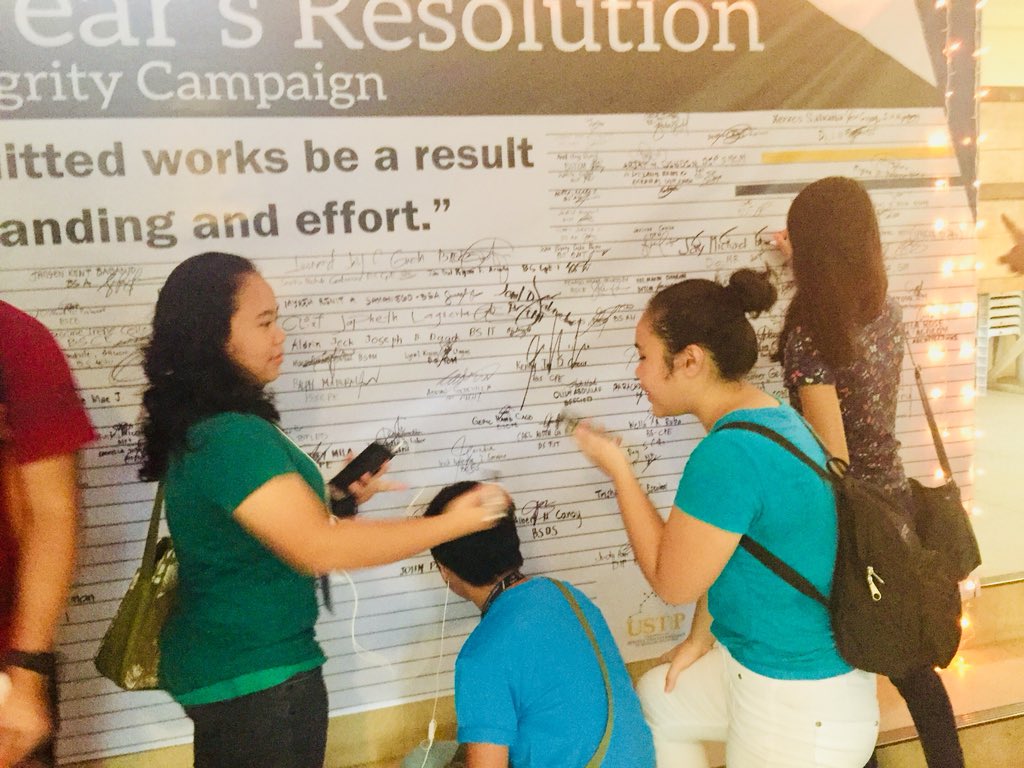 ustposacdo's tweet photo. As we help students develop their competence, we also help them aspire academic integrity.
Freshmen taking a stand and signing the campaign: 
My New School Year's Resolution "I pledge that all my submitted works be a product of my own understanding."
Salamat @ustp_faeso @ustpUDA https://t.co/zPIZjaZLfz