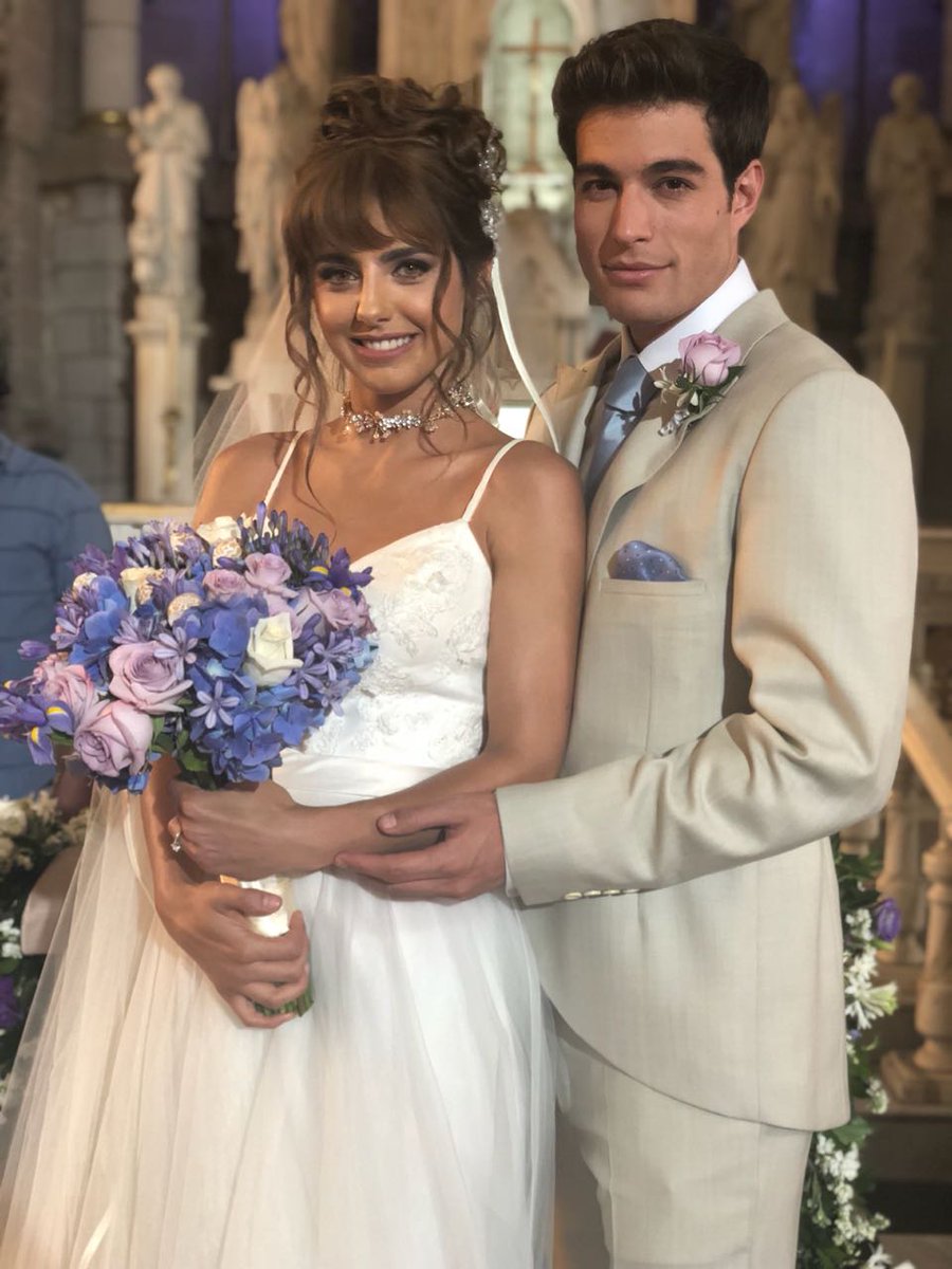 Canal_Estrellas's tweet photo. Después de tantos problemas, el amor de Sebastián y Juana Victoria fue más fuerte que todo. #REVIVE la segunda parte del #FinalHijasDeLaLuna @hijasdelalunaof en: https://t.co/SzW16a1t0T https://t.co/aNi82OVnT8