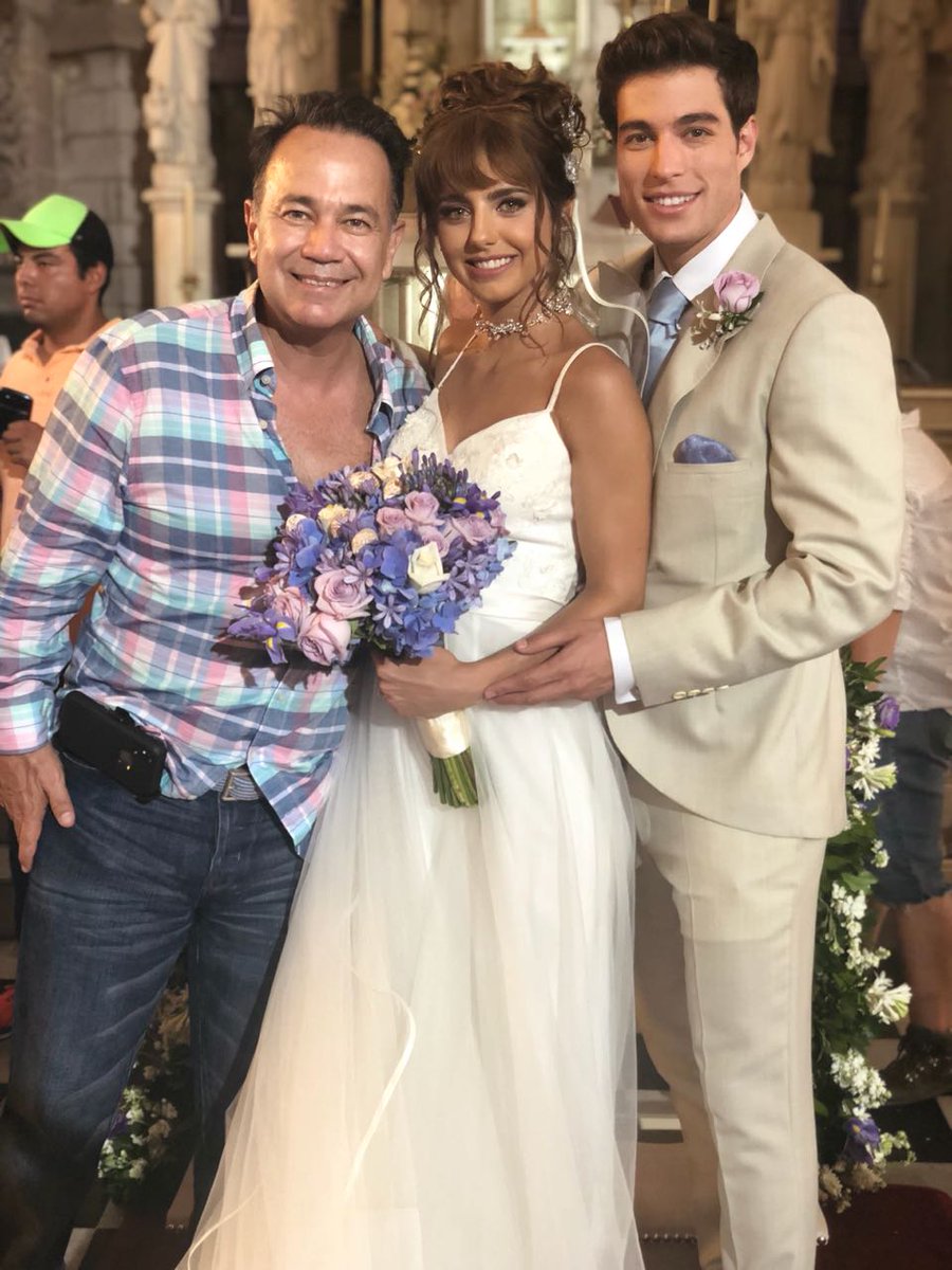 Canal_Estrellas's tweet photo. Después de tantos problemas, el amor de Sebastián y Juana Victoria fue más fuerte que todo. #REVIVE la segunda parte del #FinalHijasDeLaLuna @hijasdelalunaof en: https://t.co/SzW16a1t0T https://t.co/aNi82OVnT8