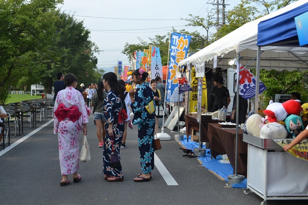 陸上自衛隊 桂駐屯地 桂駐屯地納涼夏祭りを 平成30年8月3日 金 午後4時30分から開始します 昨年に引き続き打ち上げ花火を実施予定です 多くの売店等も出店しますので 是非桂駐屯地まで足を運んでください T Co Kq6zc6ydib 陸上自衛隊 桂 陸上自衛隊 桂駐屯地 桂駐屯地納涼夏祭りを 平成30年8月3日 金 午後4時30分から開始します 昨年に引き続き打ち上げ花火を実施予定です 多くの売店等も出店しますので 是非桂駐屯地まで足を運んでください T Co Kq6zc6ydib 陸上自衛隊 桂