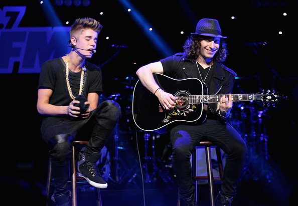 TeamJBieberMX's tweet photo. Happy Birthday @dankanter WE LOVE YOU SO MUCH!💙 https://t.co/2Ocp2t9hJB