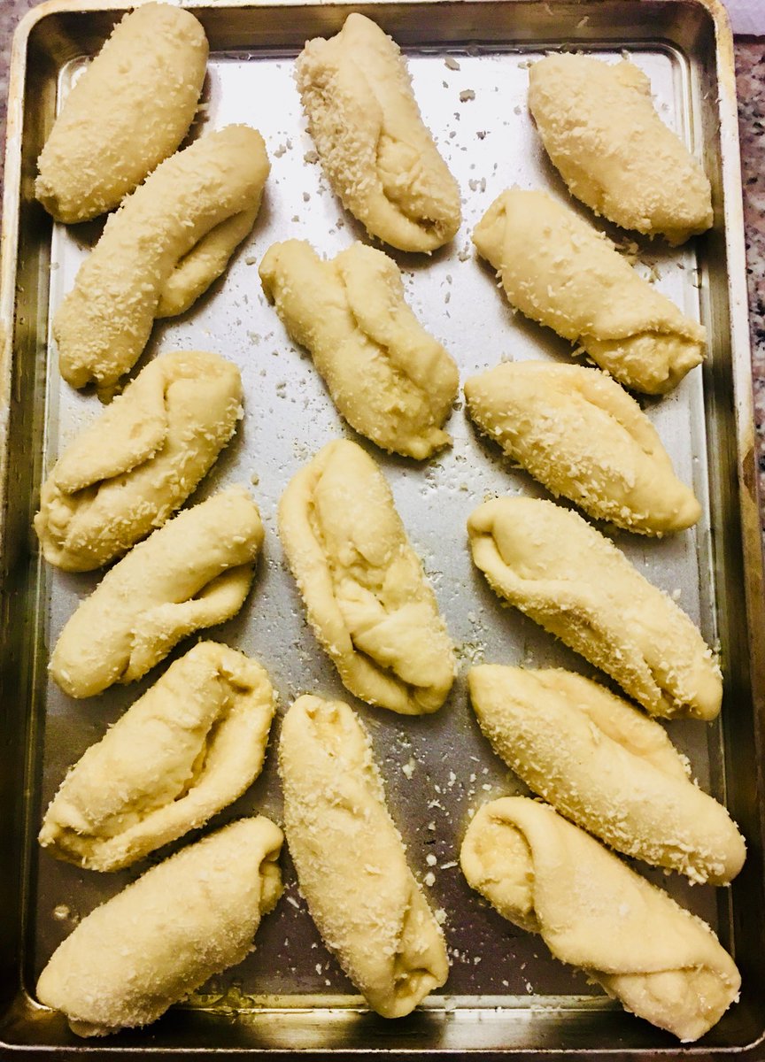 LouiseMabulo's tweet image. Rising dough... sweet bread! @BrevillePH #breadworkshop #bread #filipinofood #pandesal
