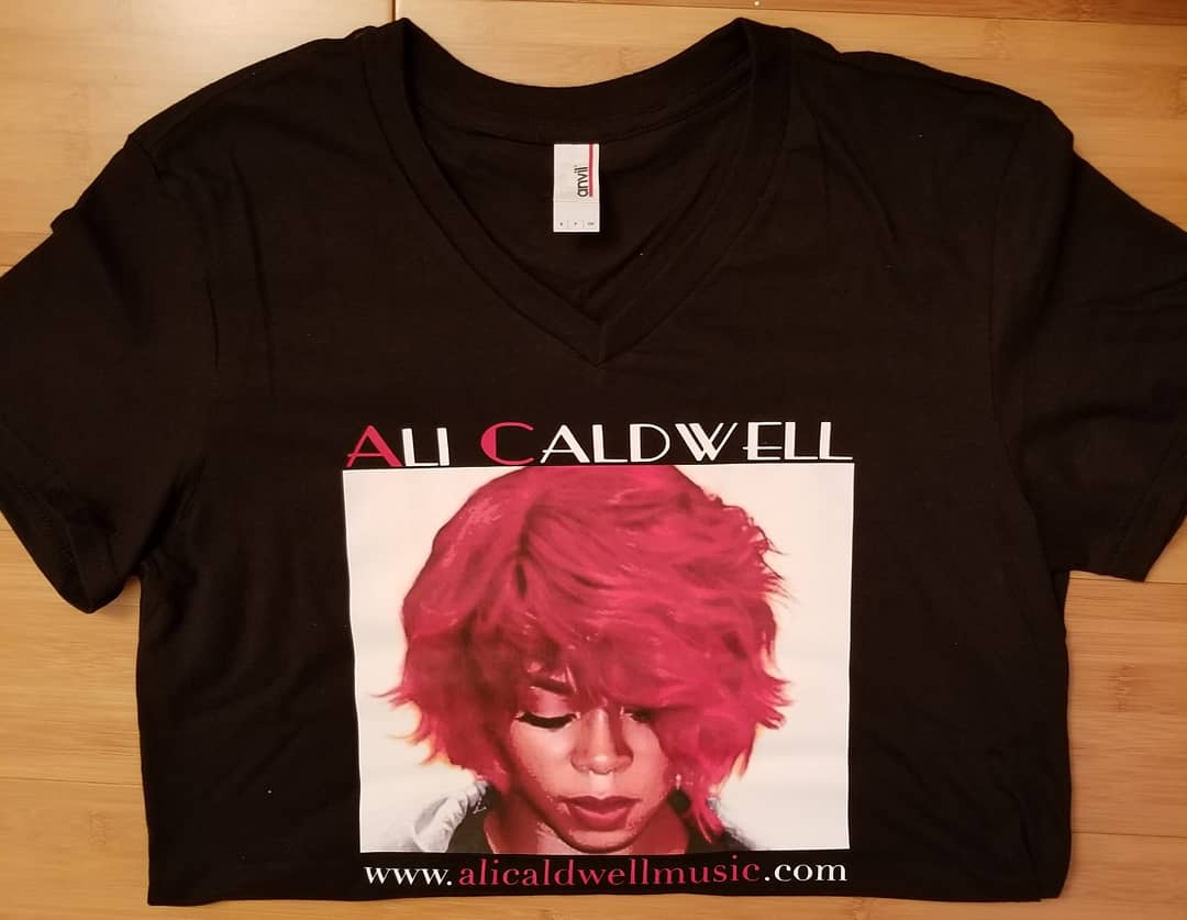 iamAliCaldwell's tweet photo. Order your LIMITED EDITION ALI CALDWELL "PAINTED PORTRAIT" T-SHIRT NOW, WHILE SUPPLIES LAST!! ONLY A FEW LEFT!! #LINKINBIO ☝️ @iamalicaldwell "DO THE WORK, SEE THE RESULTS"
#O2saidit 
#AliCaldwell #88album https://t.co/CtlKH4BPB5