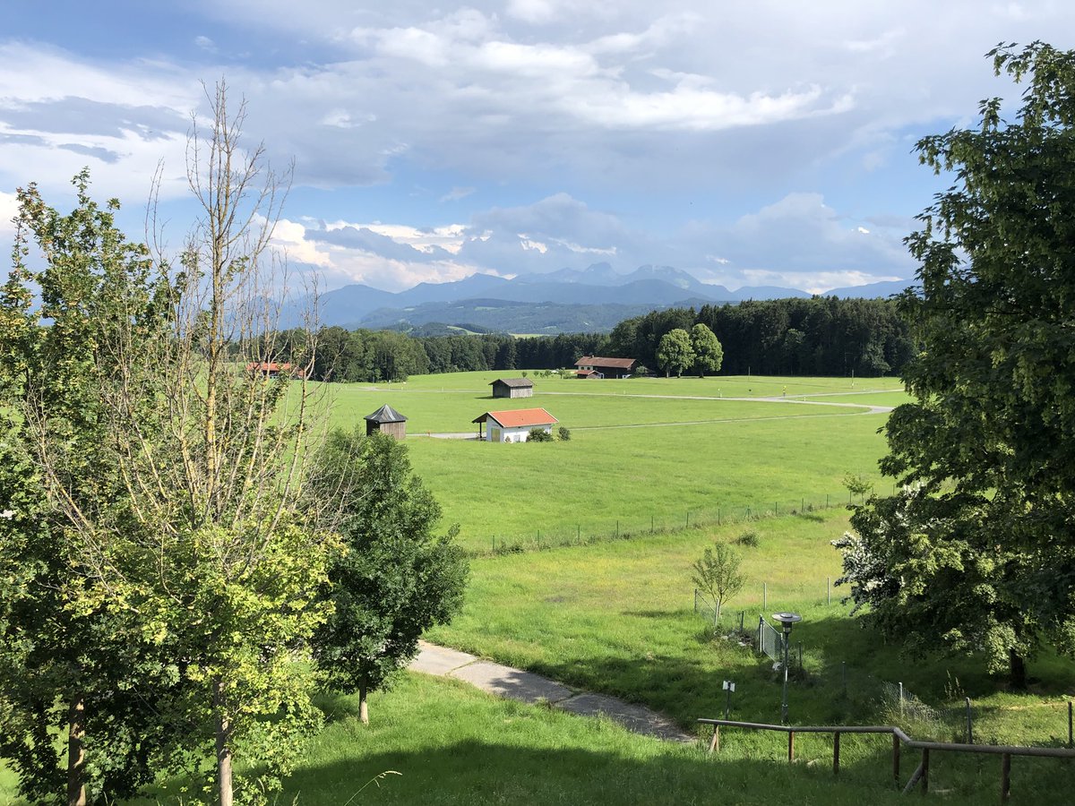 SWCHSmusic's tweet image. We’re in Austria! Headed into the alps today for sightseeing and our final concert in Gosau! #choirtour #swchseurope18 @swchsstars