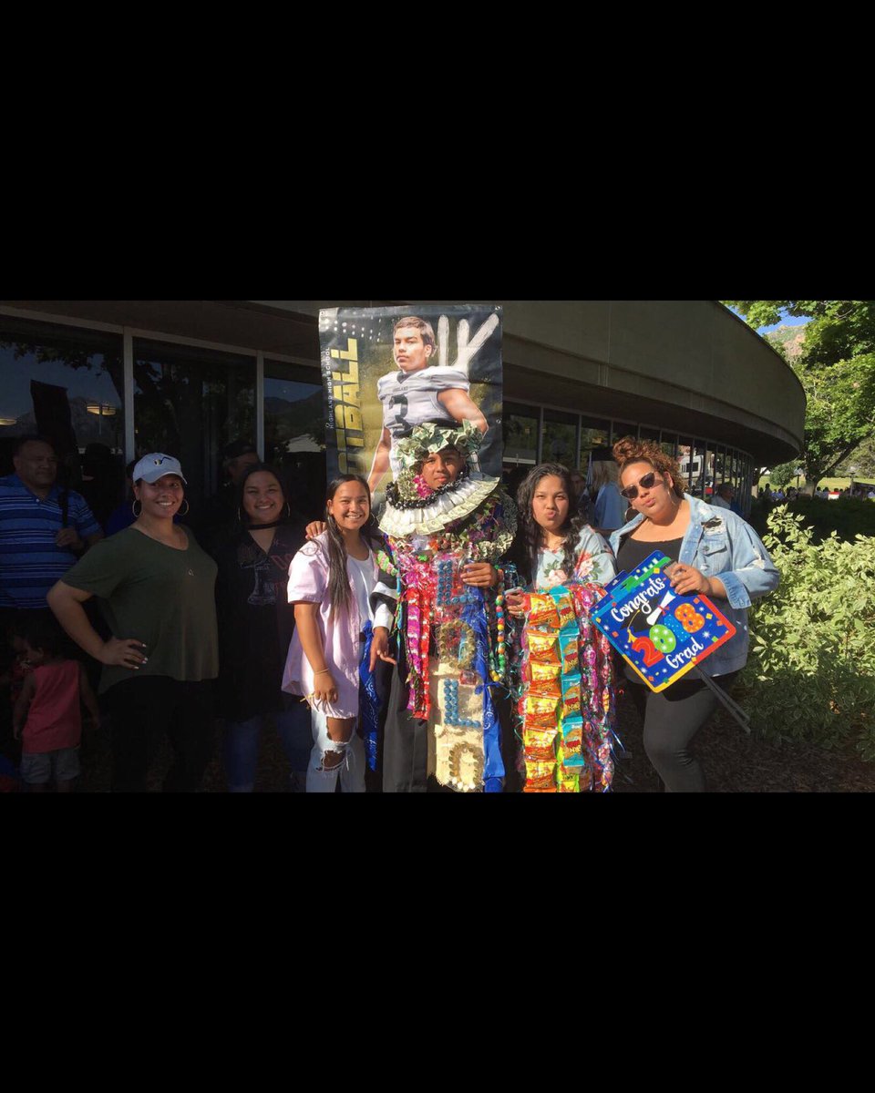 Mjay_Fonua's tweet photo. baby sibs did the damn thing 🎓✨ #classof2018 https://t.co/nT8G10g7sM