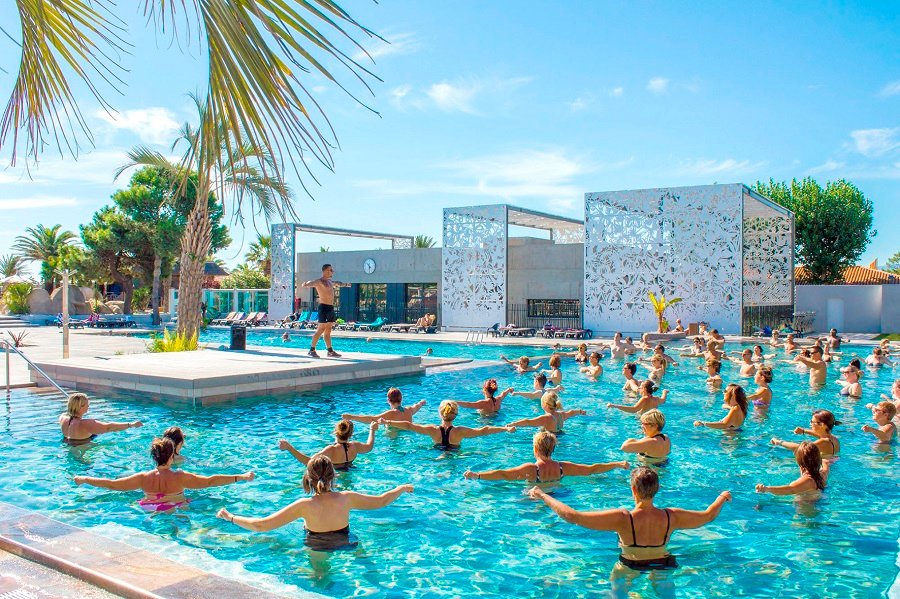 🍹 Vacances détente 🍹 Voyager en #caravane ou #campingcar peut aussi être synonyme de #relaxation 🧖‍♀️🧖‍♂️🧘‍♀️🧘‍♂️ #camping #massages #balneotherapie #spa #hammam #jacuzzi buff.ly/2Lloeko