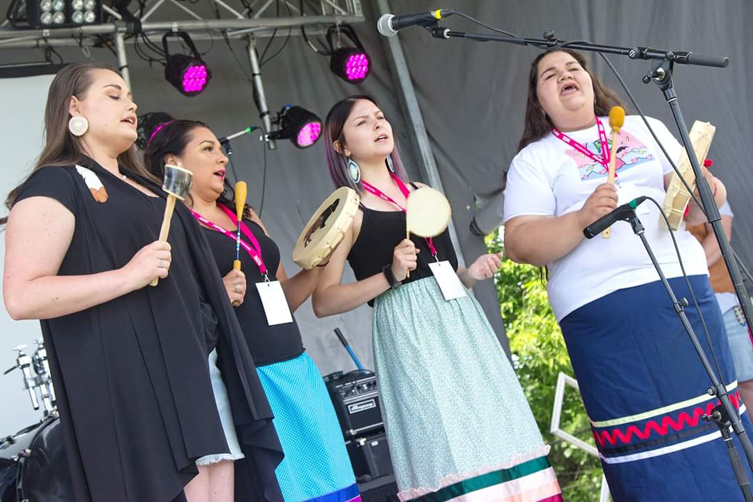 niishzhoowe's tweet photo. @westfestinfo was an amazing opportunity. Miigwetch, Hiy Hiy again for having us share with you. 📸 @shaunootz &amp; @EarthToAndre 
#westfest15
#niishzhoowe https://t.co/90mFvxCngs