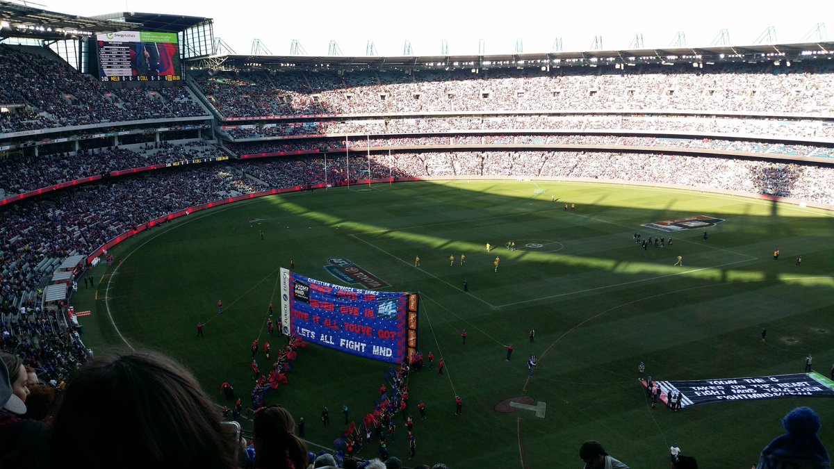 Awesome atmosphere at the 'G for the big freeze to fight mnd. Go dees! #AFLDeesPies #BigFreeze4 #mfc