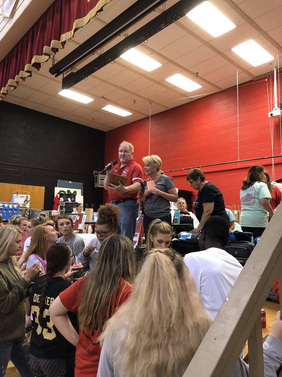 RidleyTim2's tweet photo. Thank you to @dmbsallen and all the parents who made project grad be awesome for our kids. #BEOneHS https://t.co/Dk1qtU4NJC