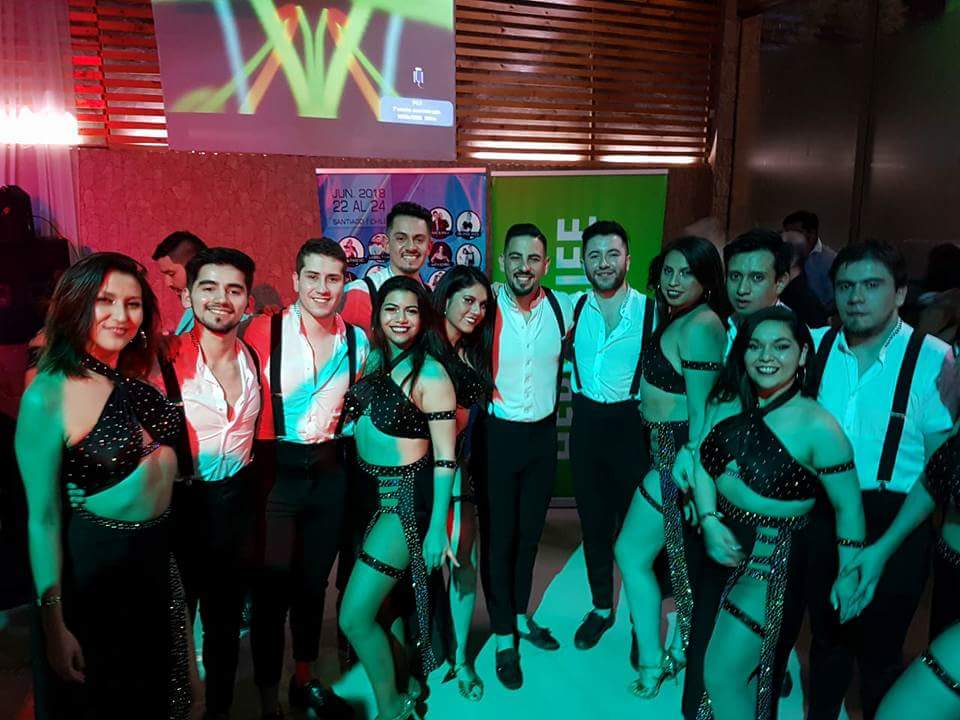 DyDoficial's tweet photo. Daniel está en #Chile!!!
Acá un poco compartiendo con nuestros #DyDwtp allá!!!!
Desnudos con 21 parejas de #Chile y #argentina !!!! ❤
📽 https://t.co/sfY2y83uiM
#wtp #DanielyDesiree #DanielSanchez #ahorasomos3 #Desienespaña https://t.co/TMb4tM347j