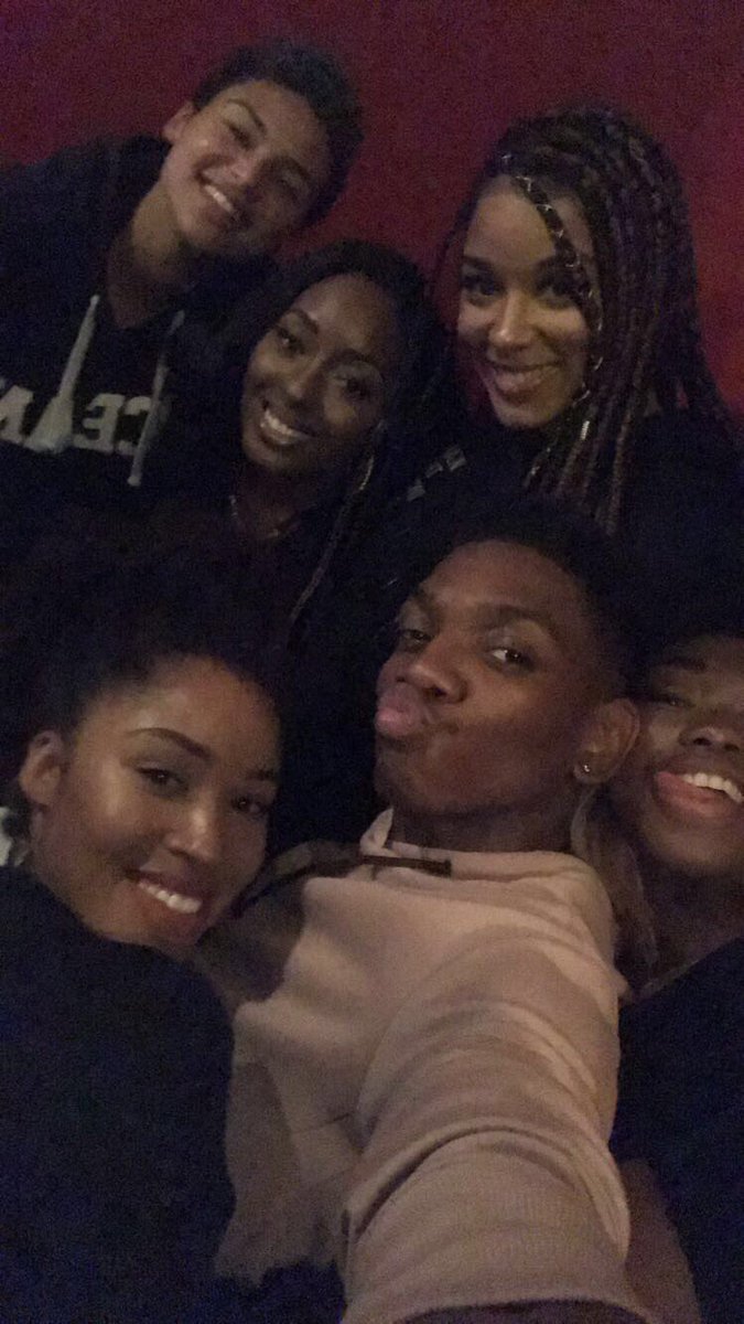 jayelavar's tweet image. My girls @junesdiary
