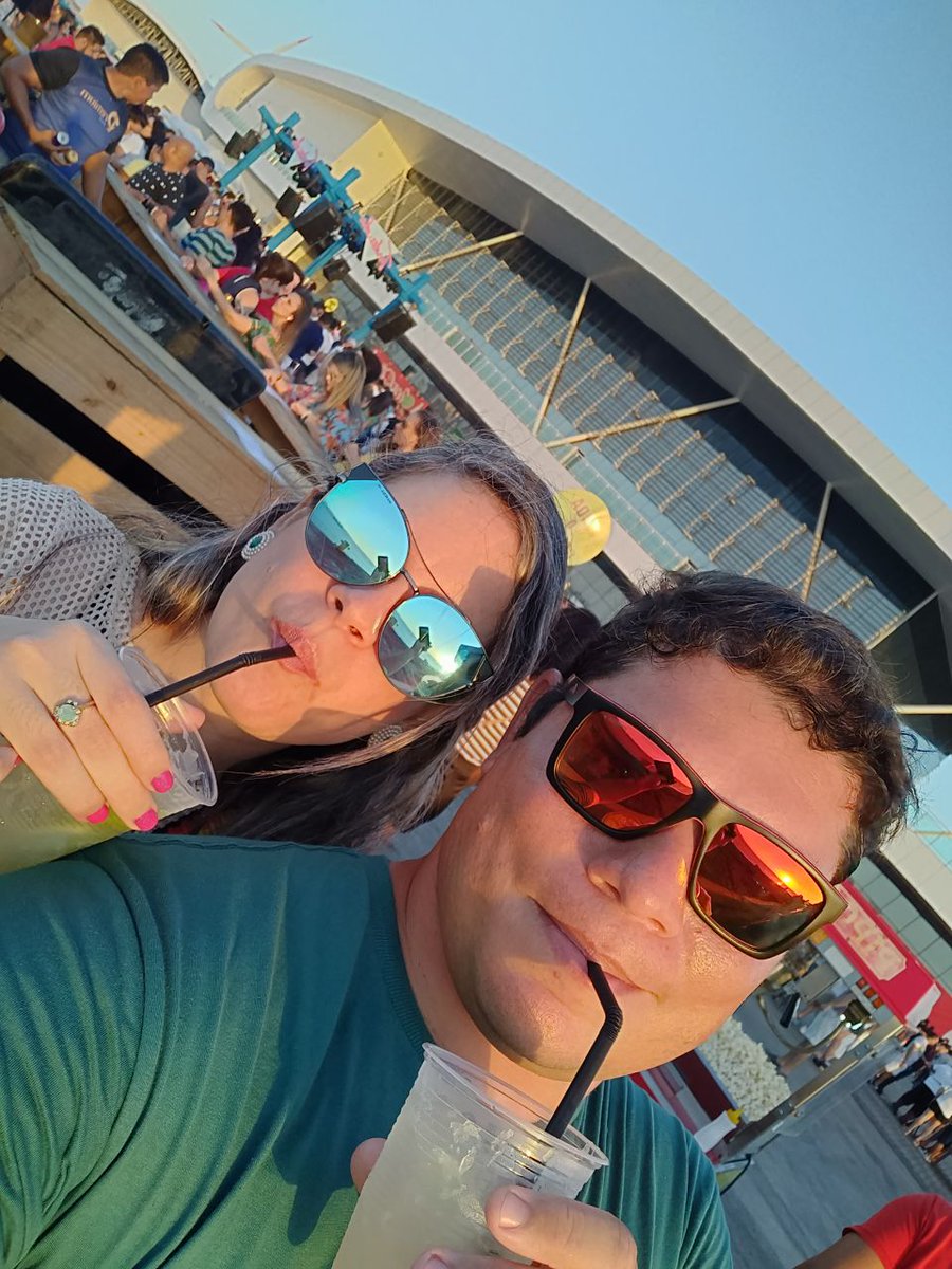 RafaArruda09's tweet image. #Tardezinha2018 #Thiaguinho #Músicas #PagodeRomântico #Pôrdosol #Amor #PresenteSurpresa #CleytonRafaelaForever @cleyt0n😍😍💖💝💑💏😘👸😘😎#Ameiopresente #Convitedoshowsurpresameuamor💖💝#ShowInesquecívelMaravilhosoPerfeito😍😍❤️💗😊😉😎🎤✨✨🌅🌅