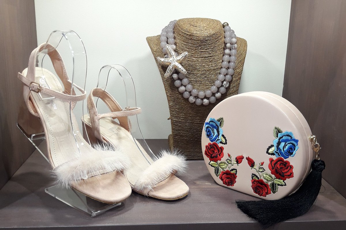 LeonTateli's tweet photo. Llega el verano🌞🌞🌞 y con él las bodas 👰🤵

En TATELI tenemos el vestido ideal pensado para ti , para que seas la invitada perfecta ❤👗❤👗👠👠❤

#tatelileon#invitadaperfecta#comerciocentro#leonesp https://t.co/nrwIuopZ40