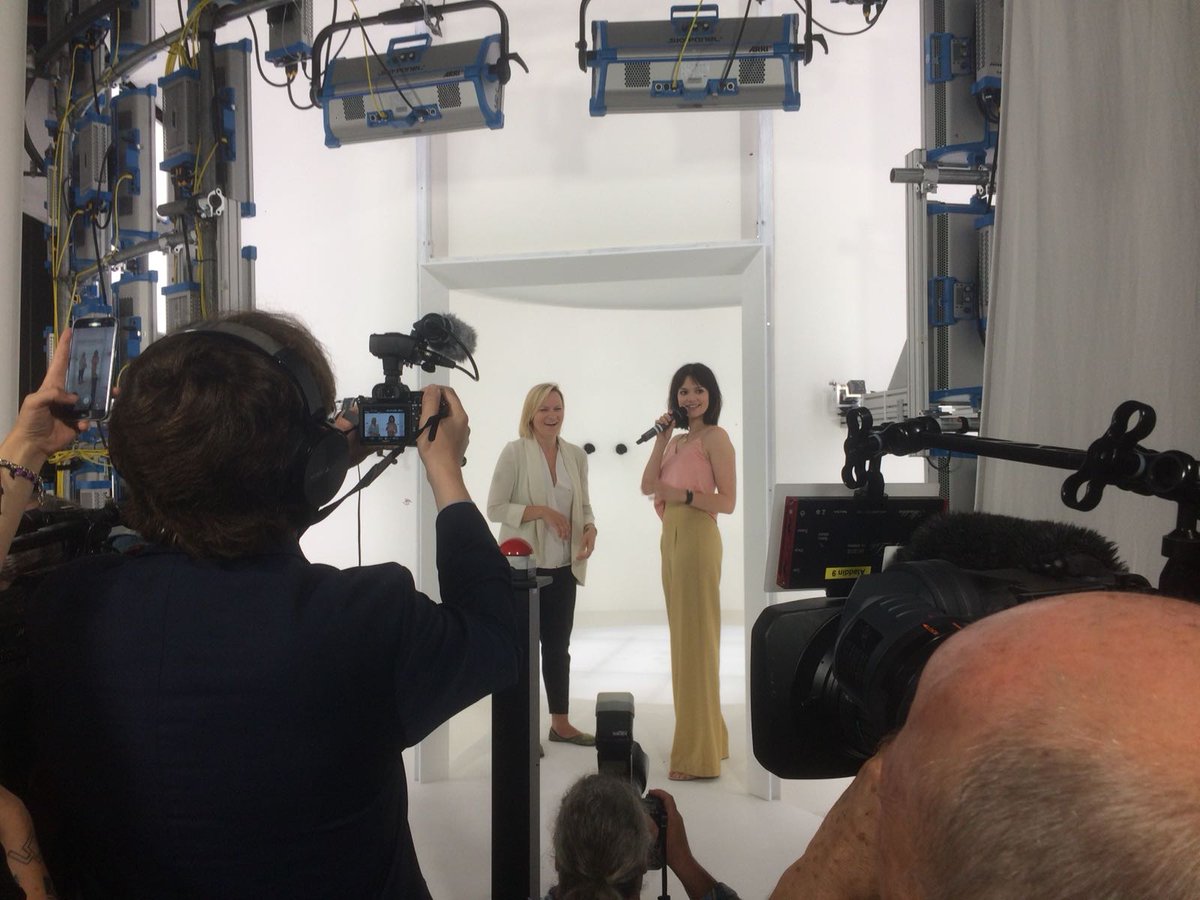 medianetbb's tweet image. Das @Volucap in Babelsberg ist von Wirtschafstminister Gerber, Emilia Schüle und allen Akteuren heute offiziell eröffnet worden! Die Zukunft liegt im begehbaren Film.