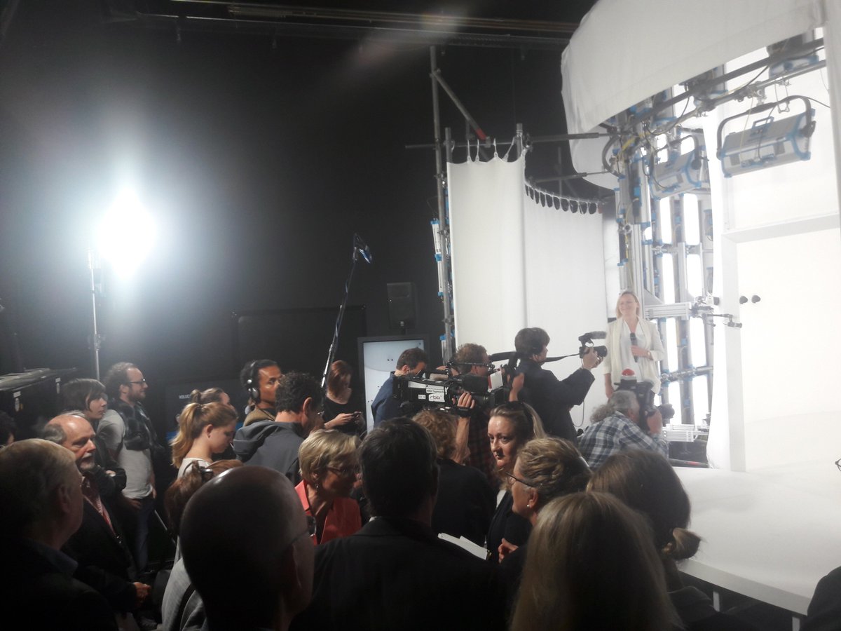 medianetbb's tweet image. Das @Volucap in Babelsberg ist von Wirtschafstminister Gerber, Emilia Schüle und allen Akteuren heute offiziell eröffnet worden! Die Zukunft liegt im begehbaren Film.