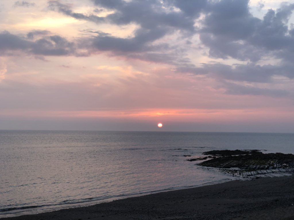 MikeMartinAoB's tweet photo. Sunset on the Front at Aberystwyth last night. What a stunning evening. @AberUni what a great place to learn. #AberForward https://t.co/jSBiXdaEqi