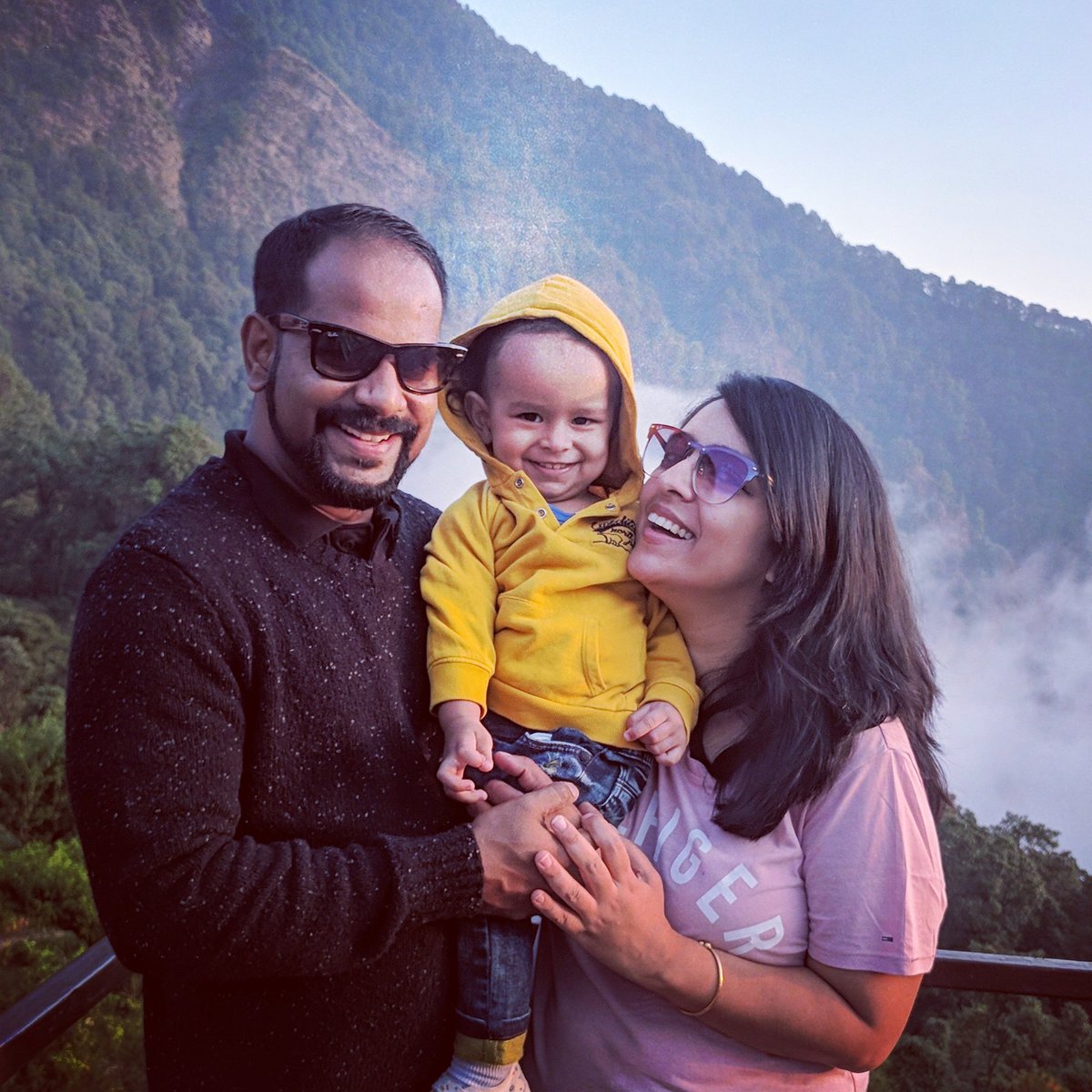 MomComIndia's tweet photo. Some snippets from our wonderful vacation memories, vlog coming soon!!
.
.
#vacation #vacationmode #beattheheat #hillscalling #mondaymotivation #sweetsmile #sweetbaby #sweetkabir #baby #youtuber #youtubechannel #rayban #gap #nextindia #tommyhilfiger https://t.co/VFmXODDbcF