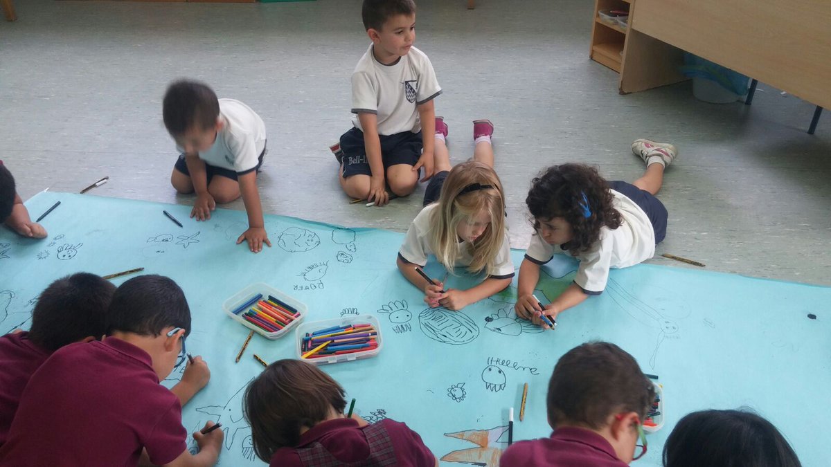 InfantilBllc's tweet photo. We are drawing sea animals!! #P4InfantilBllc #pseudoprojecte #mónmarí #kidslearningenglish https://t.co/npls95eFGd