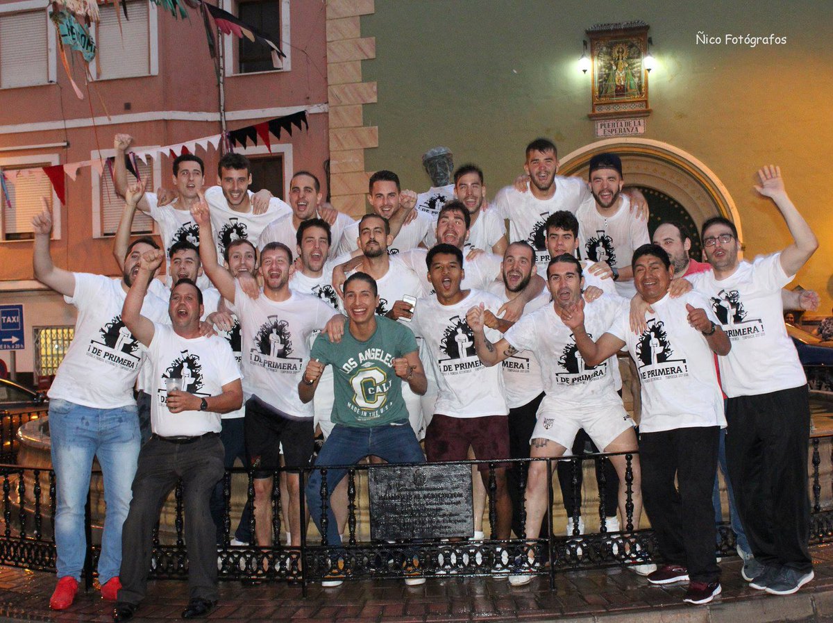 Desde La Esquinica queremos dar la enhorabuena al Calasparra por su ascenso a primera autonómica. 😊⚽

¡Es un orgullo para todos tener este gran equipo! 😉