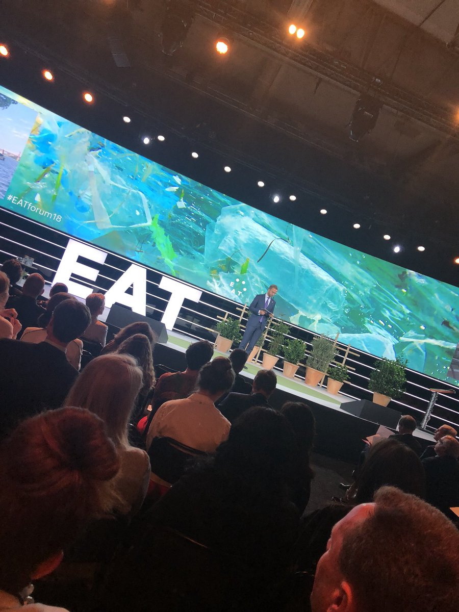 FrooshSmoothies's tweet photo. ”Cash for trash” create an international demand for trash to tackle the problem. Well said @nikolaiastrup #foodcanfixit #EATForum18 https://t.co/KBQBwvtv56