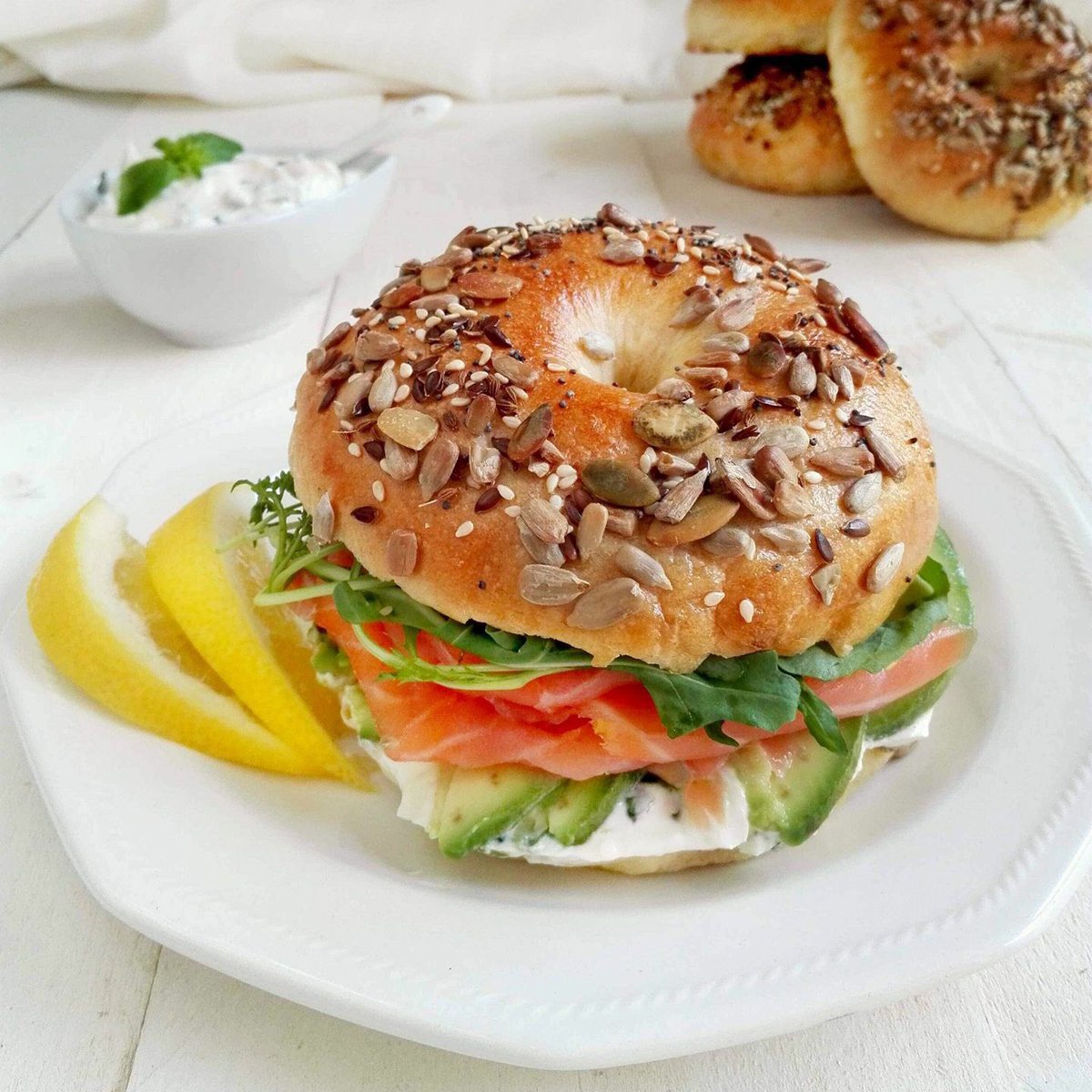 Ultimo giorno dedicato al #panino in #casa FoodieAngels 😍😍 Questo è di Jessica, de <a href="/Lacasaperdue/">Jessica Serra</a>, un favoloso #bagel con #salmone, #rucola e #avocado! Ma quanto è buono?? Eccovi il link al suo blog lacasaperdue.it/2018/06/bagel-…