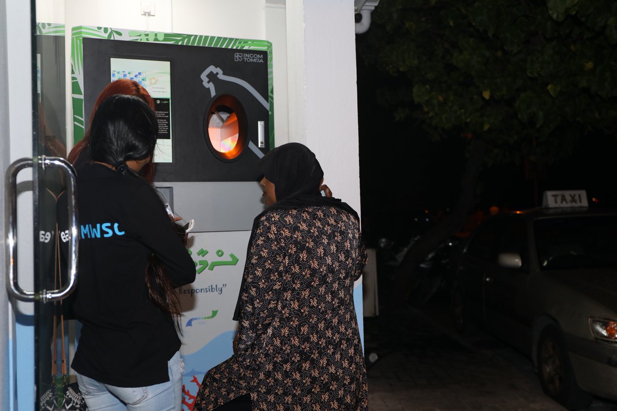 MWSC_Official's tweet image. It’s a pleasure to see returning users at the #SmartBin every day. #RivethiRaajjeMageyRaajje