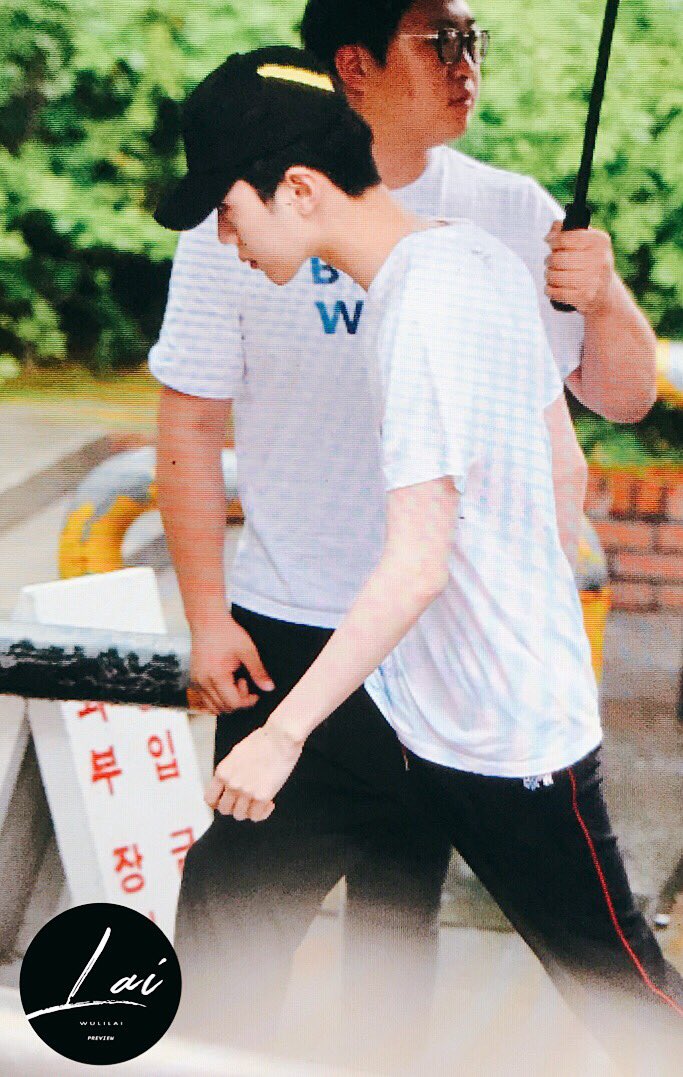 wulilai's tweet photo. #라이관린 #賴冠霖 180611 열린음악회 출근 프리뷰 https://t.co/e6hkuR7zIT