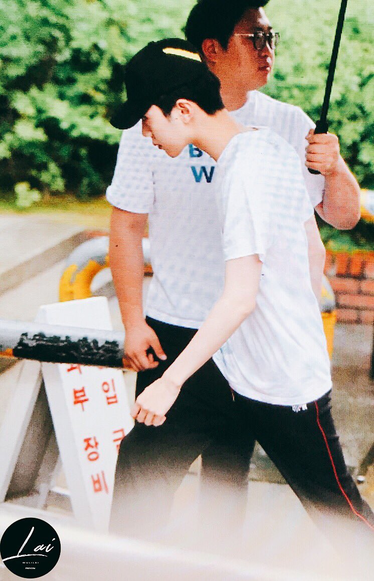 wulilai's tweet photo. #라이관린 #賴冠霖 180611 열린음악회 출근 프리뷰 https://t.co/e6hkuR7zIT