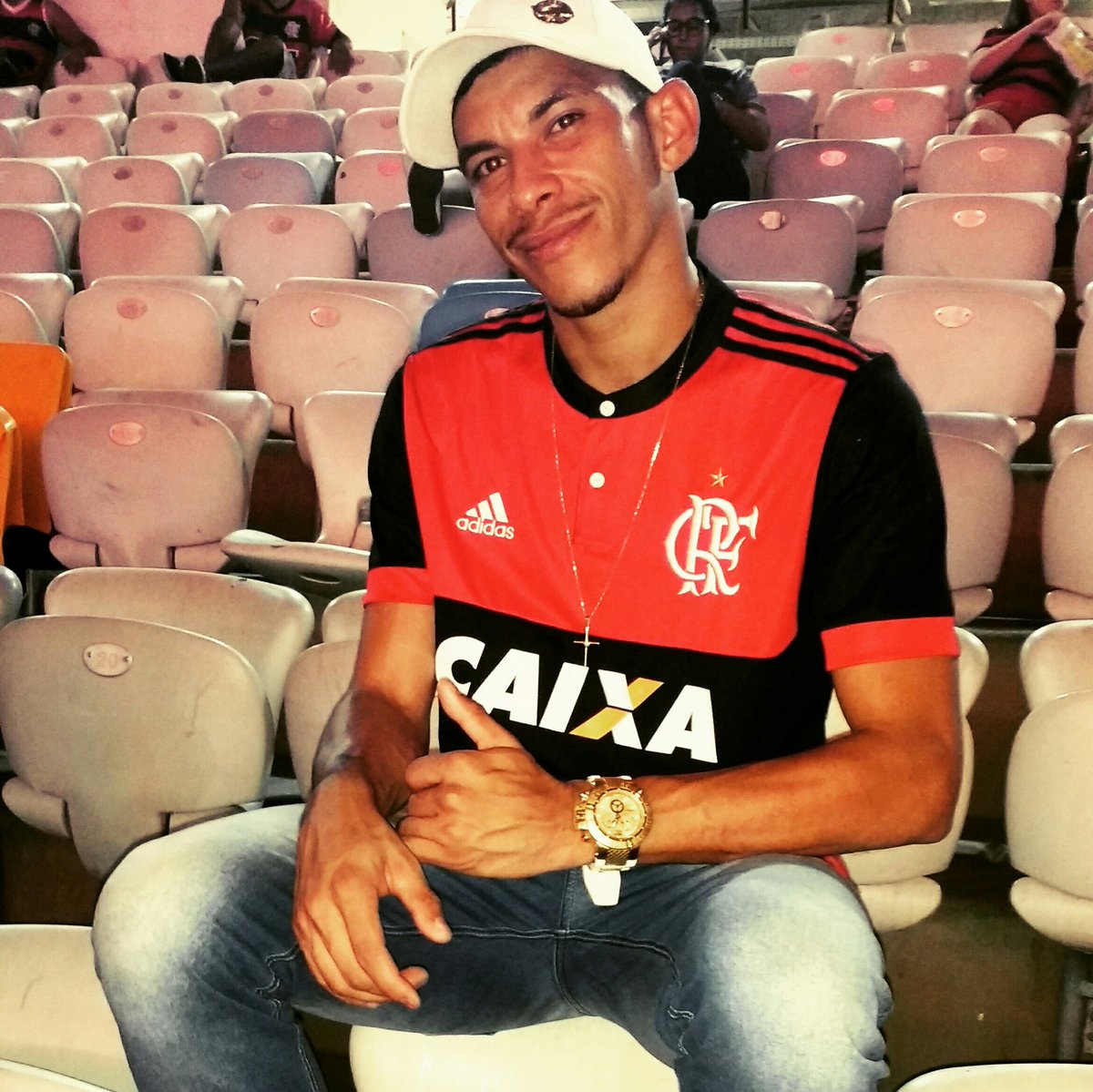 CelloDoMartins's tweet photo. Quando o Flamengo joga é casa cheia..
Arquibancada incendeia
É o gigante Flamengo atropelando mais um..🔊🎶🎶
#FLAxPRC #CRF ⚫🔴⚫🔴 https://t.co/qvg6dYzCA6