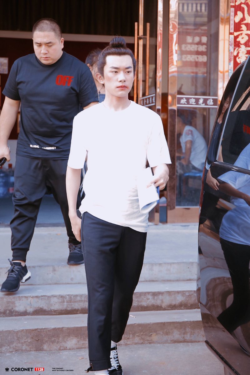 Jackson1128_lu's tweet photo. 泌哥上线了，一上线就被打会不会太惨了点
#JacksonYee https://t.co/47l66RRpPC