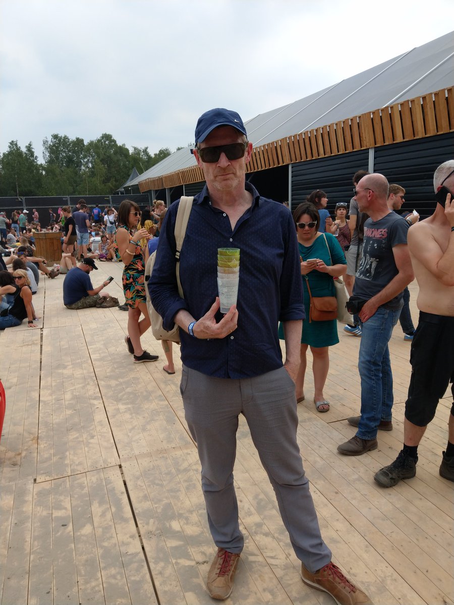 kris_somers's tweet photo. Heb dit weekend (samen met @destandaard) het best bewaarde geheim van @BKSfestival ontdekt: simpelweg #statiegeld op bekers en opeens wordt niets op grond geworpen?!
Kan statiegeld toch zorgen voor de noodzakelijke #mindswitch en meer oplossen dan de 43 % drankverpakkingen? https://t.co/XAHOhJGPyn