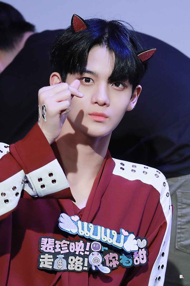 bbb_0510's tweet photo. 180610 핫트랙스 팬싸인회 #배진영
사람이 말이야 적당히 귀여워야지 https://t.co/pgXk3C47Gt